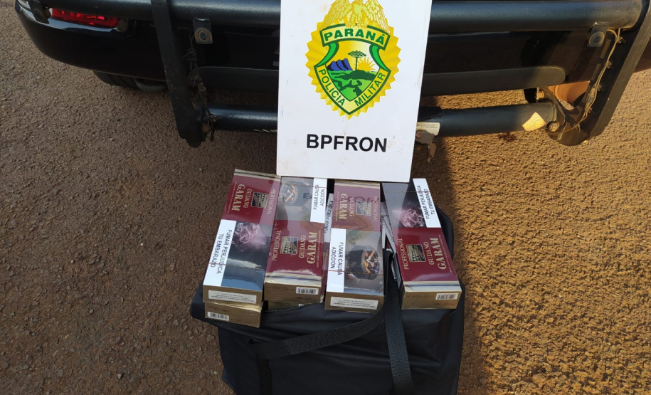 No Oeste do estado, PM apreende sete malas carregadas com cigarros contrabandeados