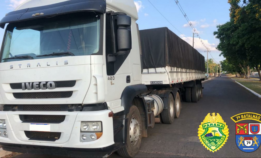 Caminhão carregado com 400 mil maços de cigarros é apreendido pela PM no Noroeste do estado