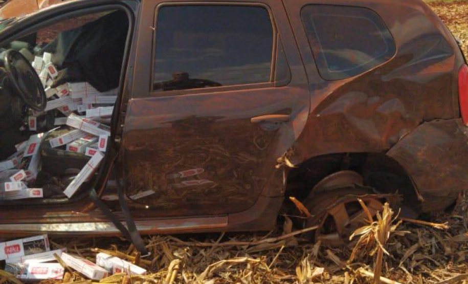 Carro capota com 1,6 mil pacotes de cigarros contrabandeados em Marechal Cândido Rondon