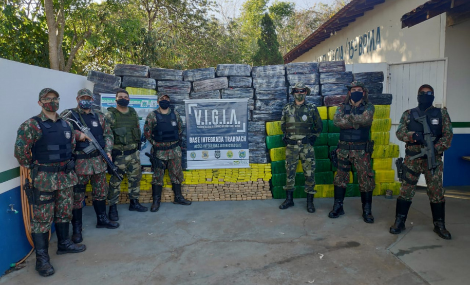 Duas toneladas de maconha e haxixe são apreendidas por equipes de Polícia Ambiental do PR e MS durante a Operação Hórus