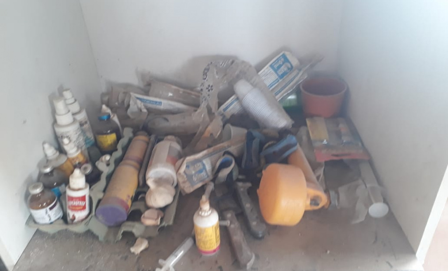 No final de semana, BPAmb-FV apreende arma de fogo, 800 caixas de cigarros contrabandeados e galos de rinha em situações distintas