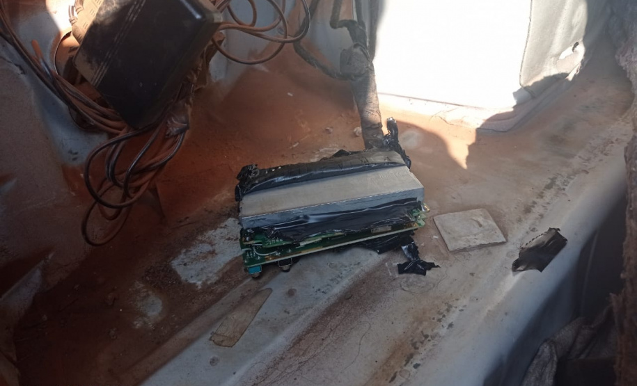 BPRv apreende dois veículos equipados com rádio transmissores no Oeste do estado