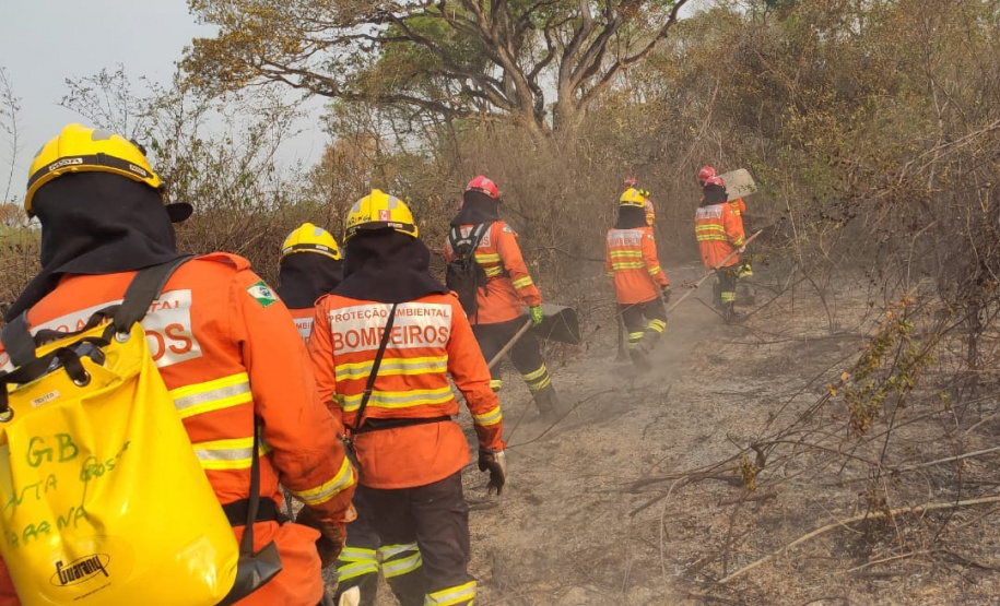 Bombeiros do Paraná completam dez dias de combate a incêndios no Pantanal