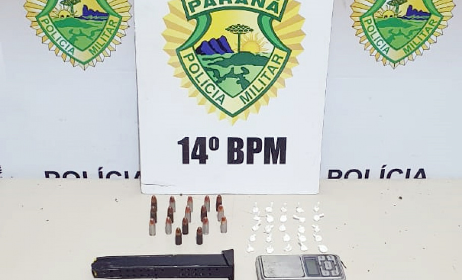 No Oeste do estado, PM prende cinco pessoas e apreende arma de fogo, munições e drogas