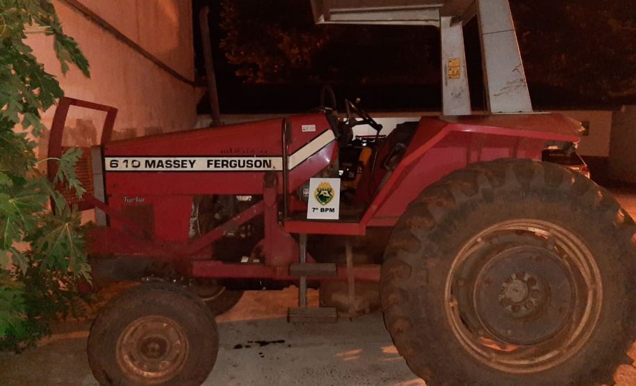 Em situações distintas, PM apreende arma de fogo, pedras de crack e recupera um trator no Noroeste do estado