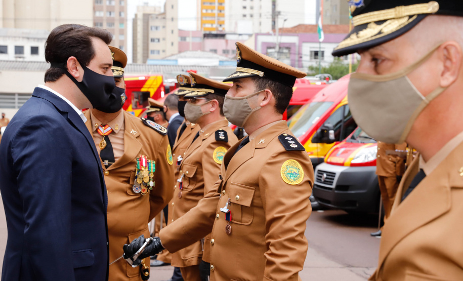 Governador entrega 15 novas viaturas para o Corpo de Bombeiros
