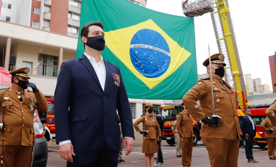 Governador entrega 15 novas viaturas para o Corpo de Bombeiros