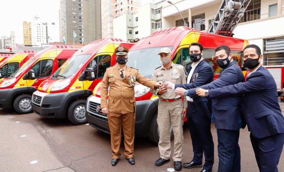 Governador entrega 15 novas viaturas para o Corpo de Bombeiros