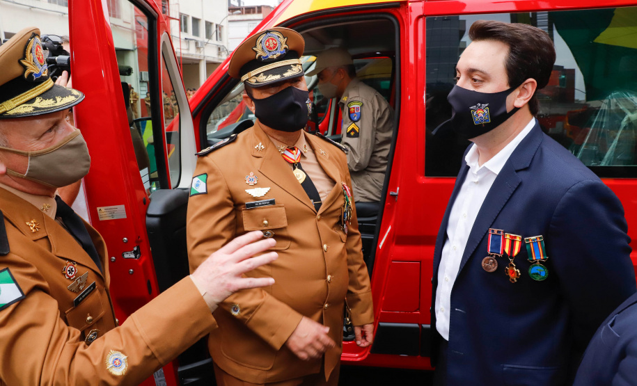 Governador entrega 15 novas viaturas para o Corpo de Bombeiros