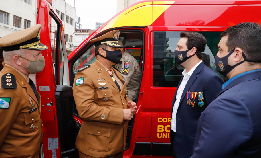 Governador entrega 15 novas viaturas para o Corpo de Bombeiros