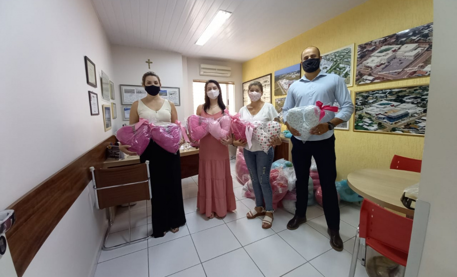 Presos da PIC produzem 200 almofadas de coração para mulheres em tratamento de câncer de mama