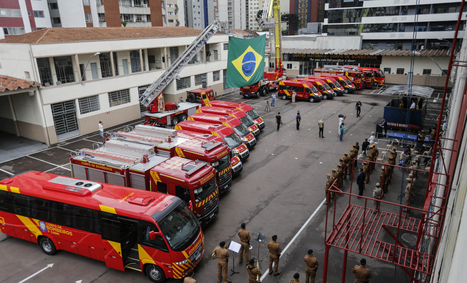 Governador entrega 15 novas viaturas para o Corpo de Bombeiros