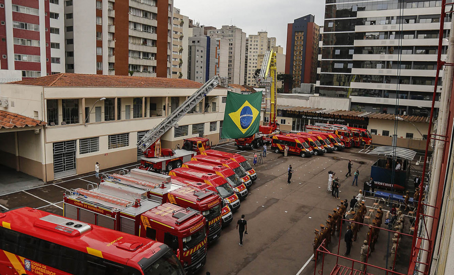 Governador entrega 15 novas viaturas para o Corpo de Bombeiros