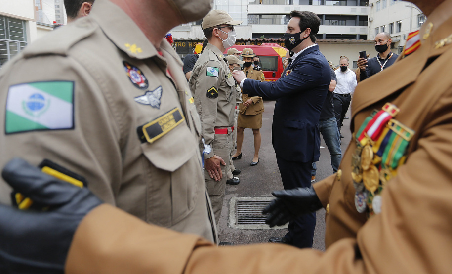 Governador entrega 15 novas viaturas para o Corpo de Bombeiros