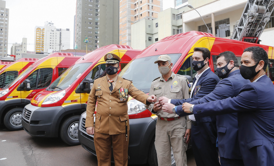 Governador entrega 15 novas viaturas para o Corpo de Bombeiros