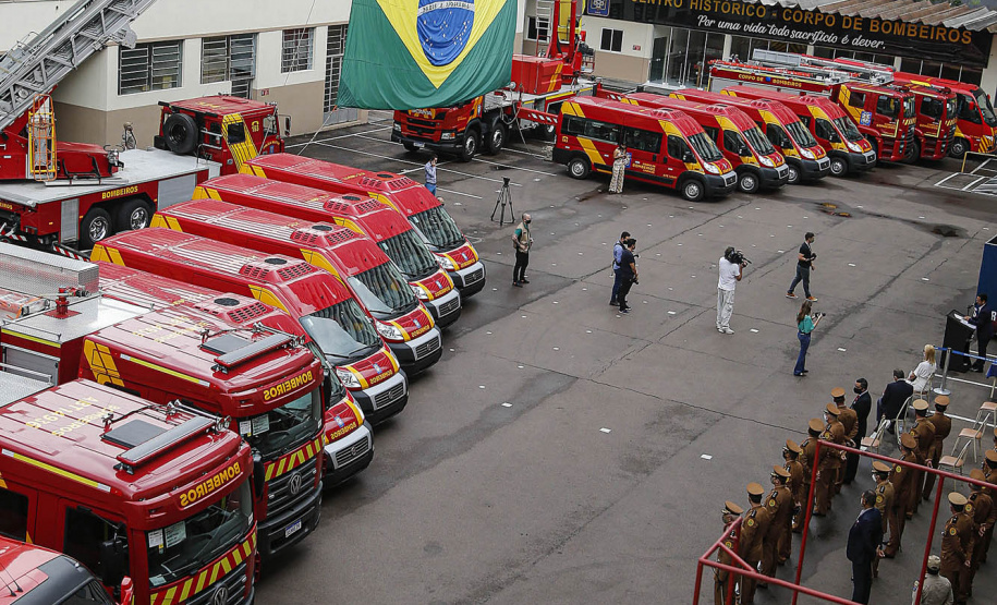 Governador entrega 15 novas viaturas para o Corpo de Bombeiros