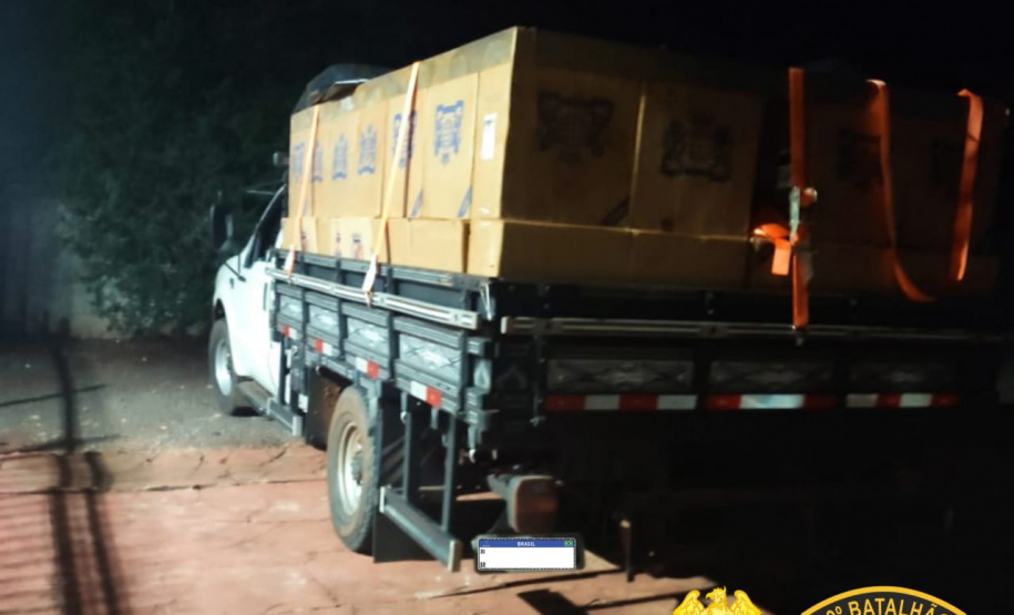 PM apreende 6,7 mil pacotes de cigarro, armas e até lancha no Oeste do estado