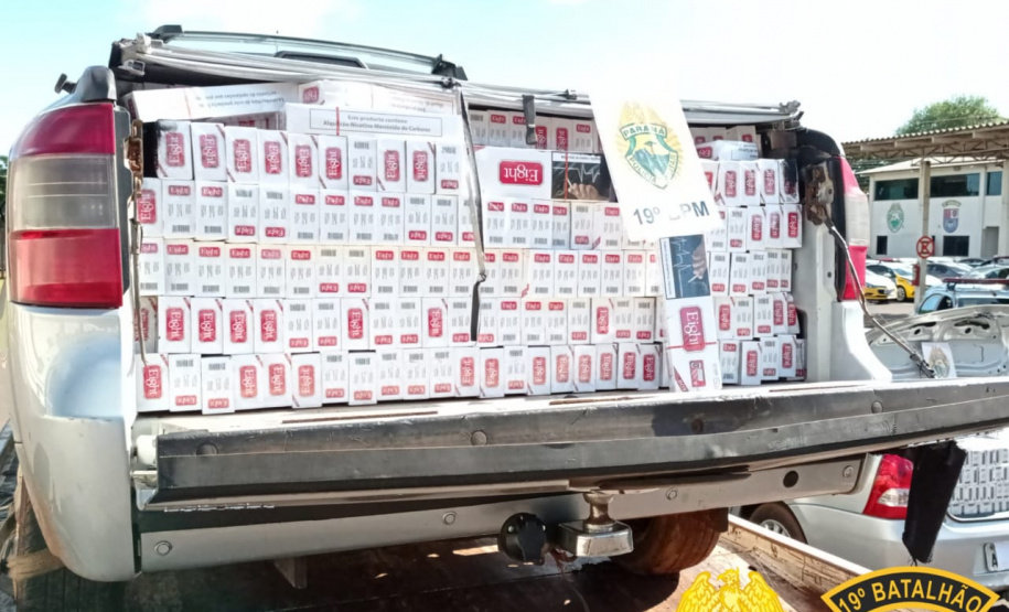 PM apreende 6,7 mil pacotes de cigarro, armas e até lancha no Oeste do estado