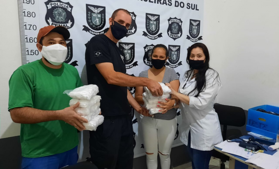 Presos da Cadeia de Laranjeiras do Sul produzem máscaras para a secretaria de saúde do município