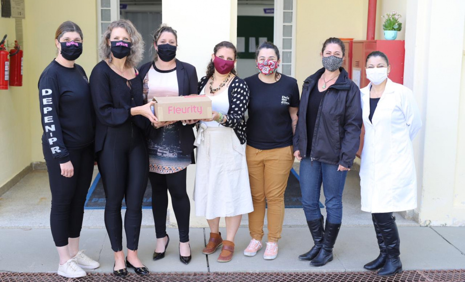 Presas da Penitenciária Feminina do Paraná recebem coletores menstruais