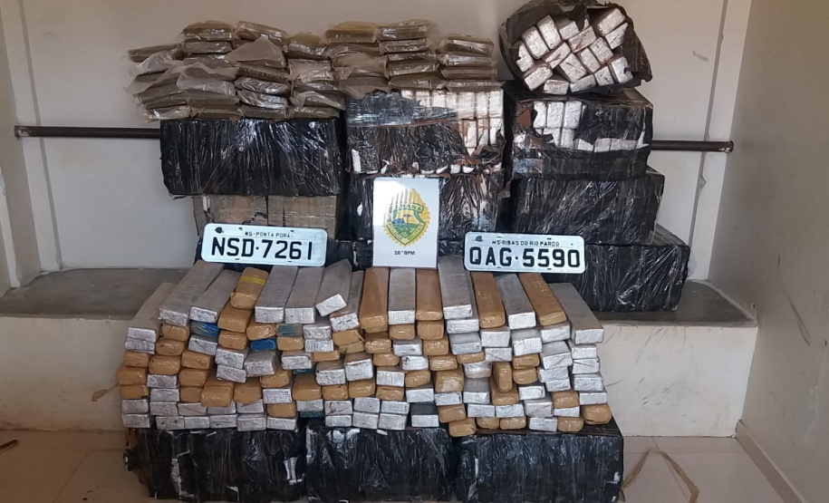 Caminhonete com meia tonelada de maconha estraga na estrada e motorista acaba preso pela PM em Guarapuava (PR)