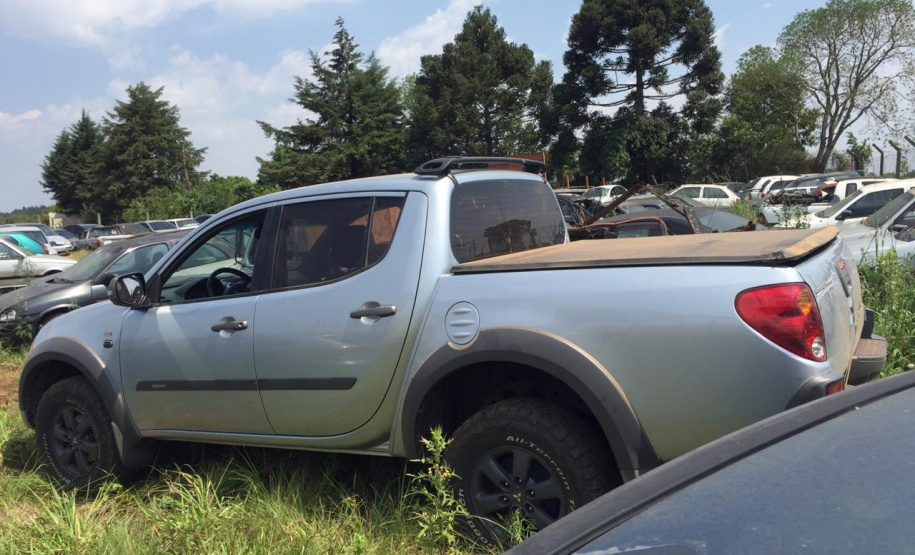 Caminhonete com meia tonelada de maconha estraga na estrada e motorista acaba preso pela PM em Guarapuava (PR)