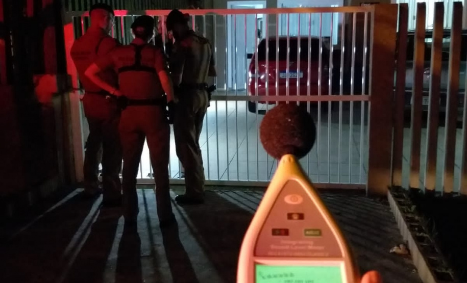 Com equipes no litoral em Curitiba, AIFU fecha cinco estabelecimentos comerciais no último fim de semana