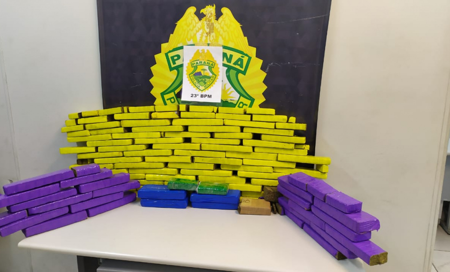 Em Curitiba, PM prende homem e apreende 56 quilos de maconha após denúncia