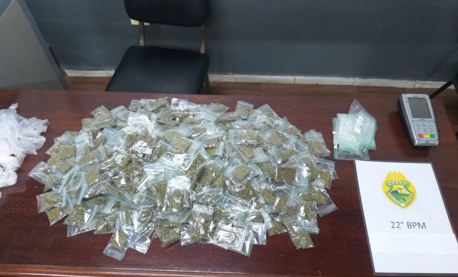 Em Colombo, na RMC, PM prende homem e apreende 485 porções de maconha durante patrulhamento