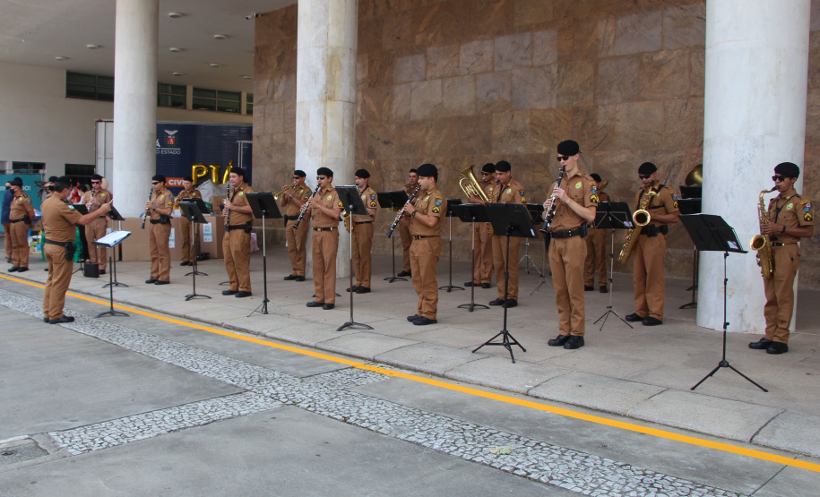 Polícia Militar doa quase 500 brinquedos a campanha Paraná Piá do Governo do Estado