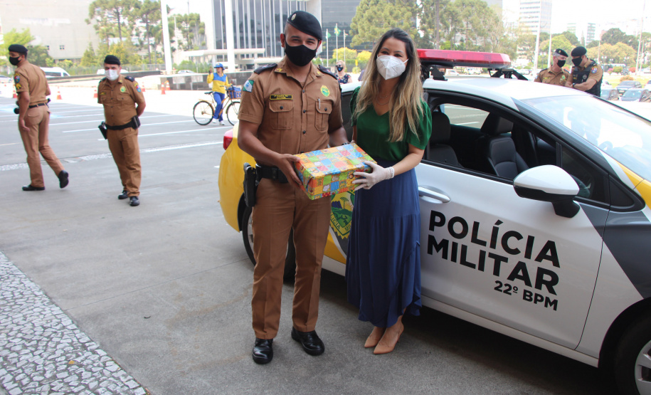 Polícia Militar doa quase 500 brinquedos a campanha Paraná Piá do Governo do Estado