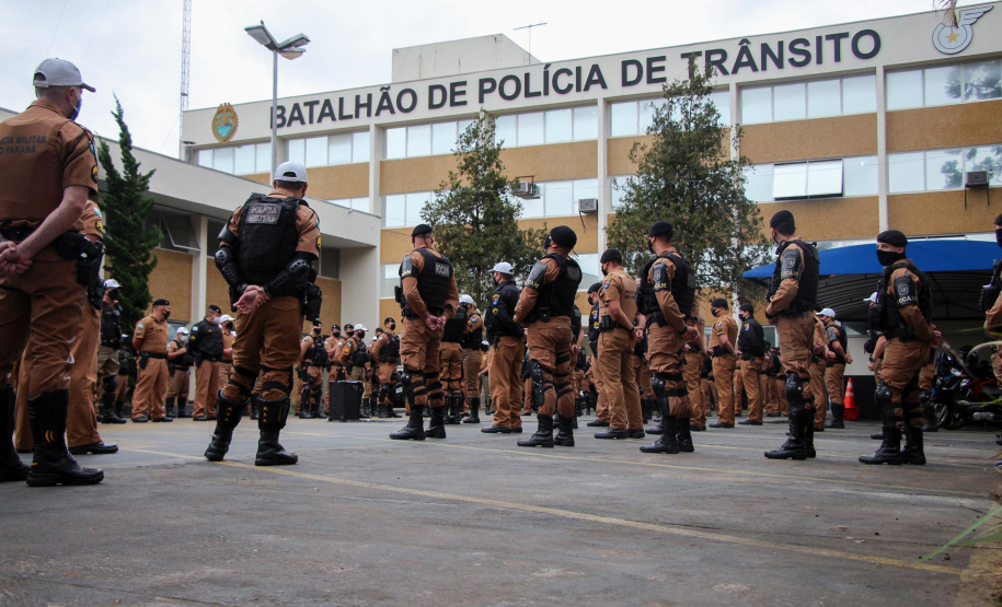 Bloqueios de trânsito do BPTran resulta no recolhimento de 48 carros e na prisão de 10 pessoas em Curitiba