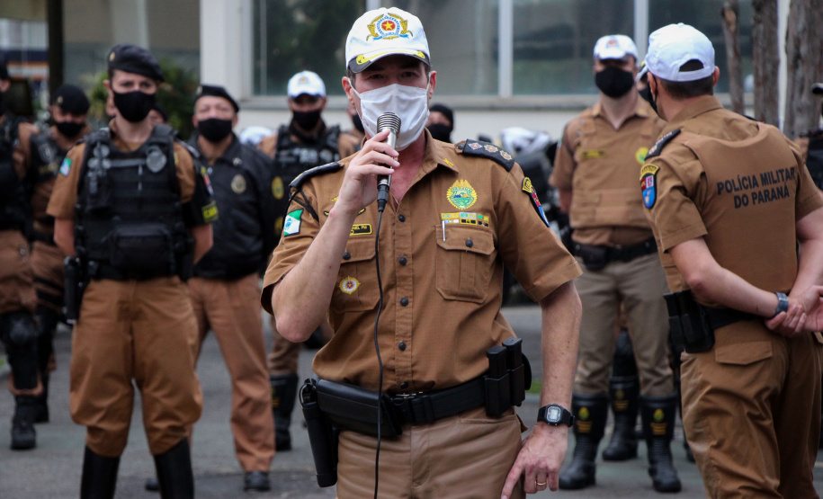 Bloqueios de trânsito do BPTran resulta no recolhimento de 48 carros e na prisão de 10 pessoas em Curitiba