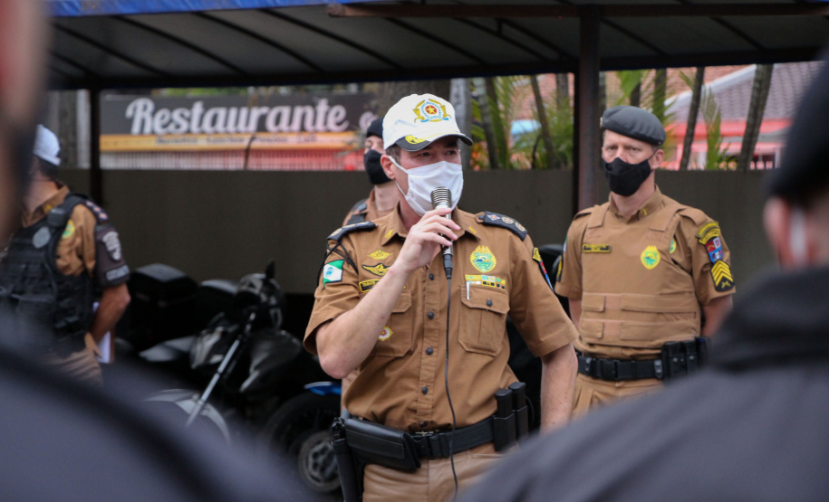 Bloqueios de trânsito do BPTran resulta no recolhimento de 48 carros e na prisão de 10 pessoas em Curitiba