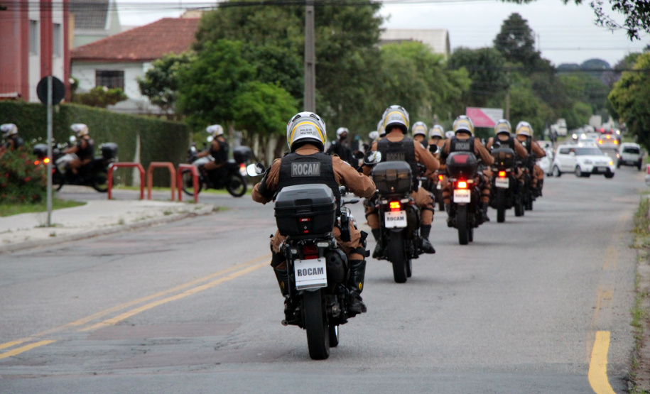 Bloqueios de trânsito do BPTran resulta no recolhimento de 48 carros e na prisão de 10 pessoas em Curitiba