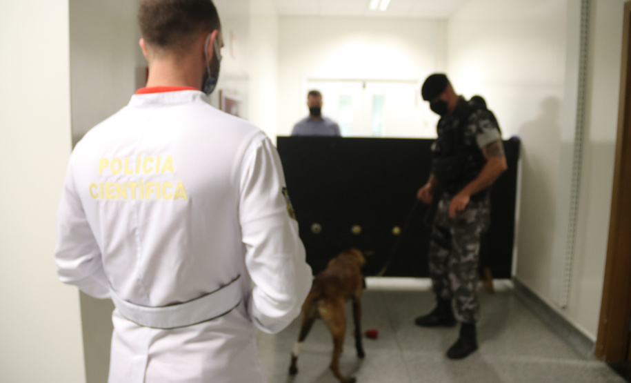 Polícia Científica e BOPE treinam cães de faro para encontrar novas drogas