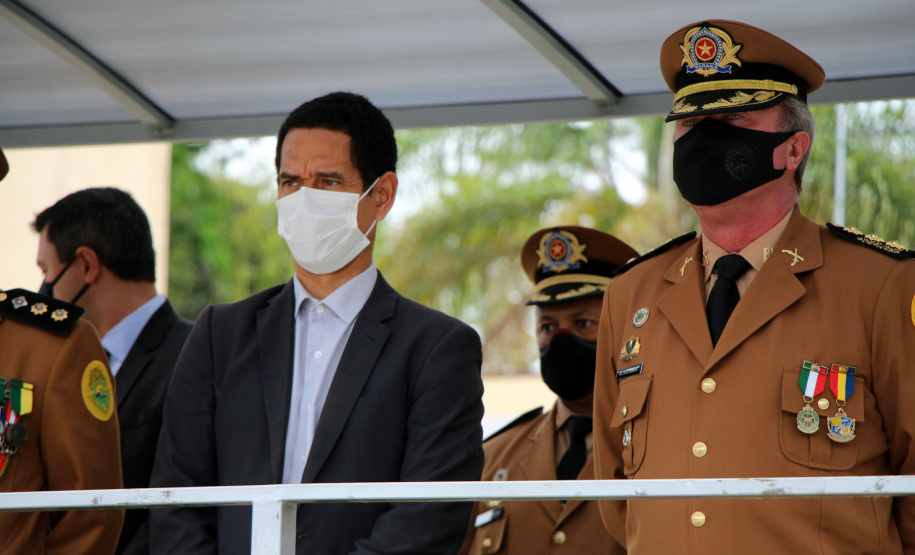 Policiais militares são homenageados durante solenidade em comemoração aos 52 anos do 13º Batalhão em Curitiba