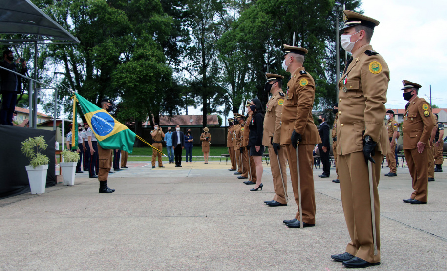 Policiais militares são homenageados durante solenidade em comemoração aos 52 anos do 13º Batalhão em Curitiba