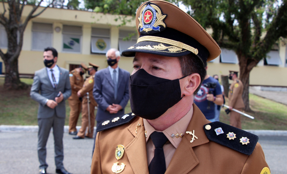 Policiais militares são homenageados durante solenidade em comemoração aos 52 anos do 13º Batalhão em Curitiba