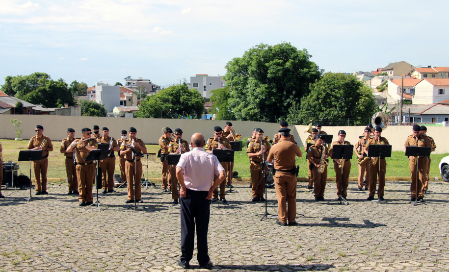 Após quase 40 anos na Reserva Remunerada, subtenente da PM recebe homenagem da Banda de Música em Curitiba