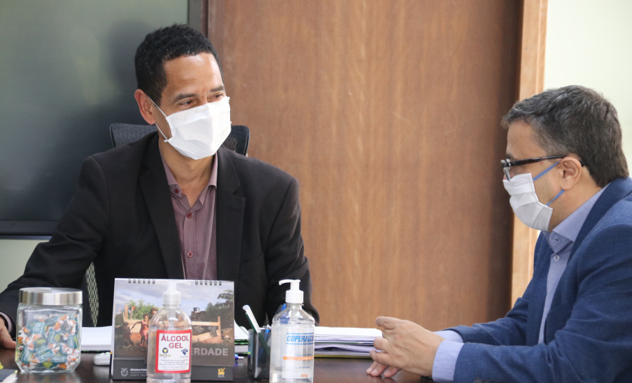 Secretário da Segurança Pública recebe deputados estaduais Michele Caputo e Ricardo Arruda