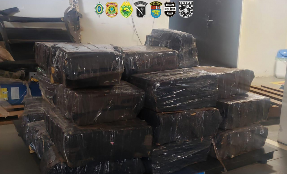 Meia tonelada de maconha e carreta com cigarros contrabandeados são apreendidos no Oeste do PR pela Operação Hórus