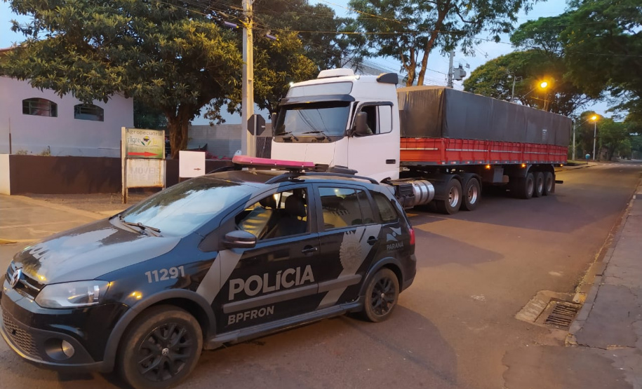 Meia tonelada de maconha e carreta com cigarros contrabandeados são apreendidos no Oeste do PR pela Operação Hórus