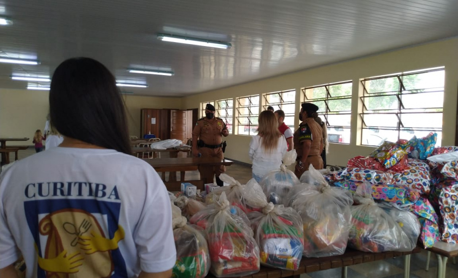 Campanha solidária promovida por PMs em rede social ajuda 71 famílias atendidas pela Equoterapia