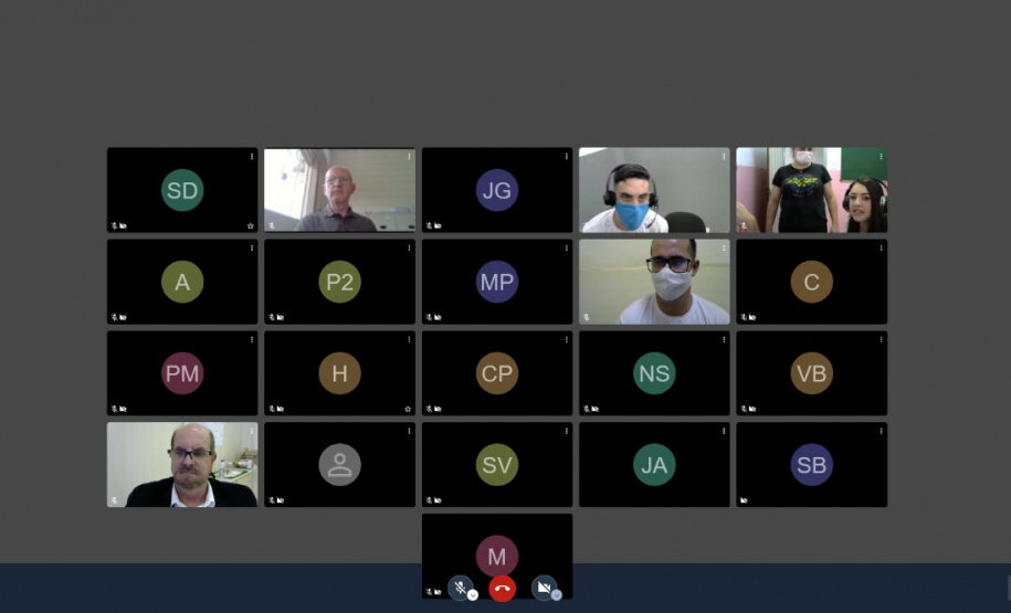 Livro com poemas e desenhos de presos é lançado no Paraná