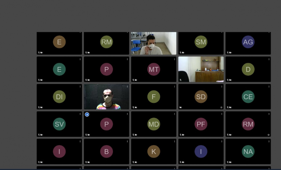 Livro com poemas e desenhos de presos é lançado no Paraná