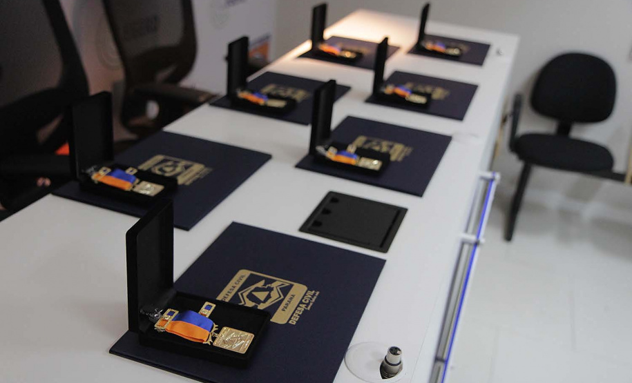 Secretário coronel Marinho recebe medalhas da Defesa Civil e da Casa Militar