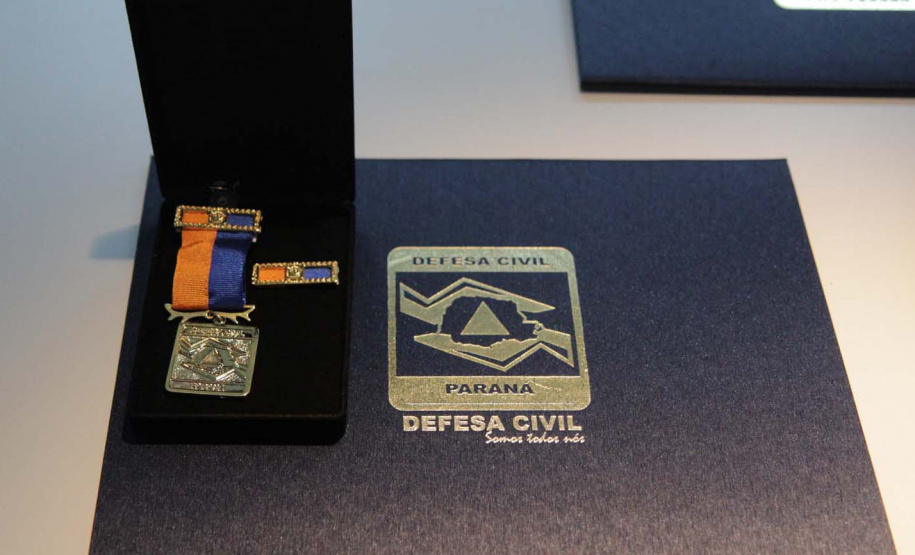 Secretário coronel Marinho recebe medalhas da Defesa Civil e da Casa Militar
