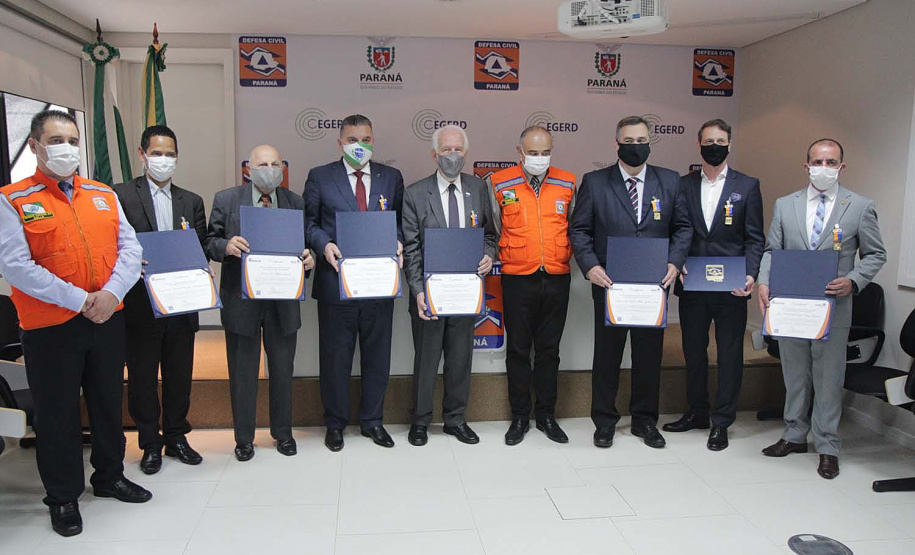 Secretário coronel Marinho recebe medalhas da Defesa Civil e da Casa Militar