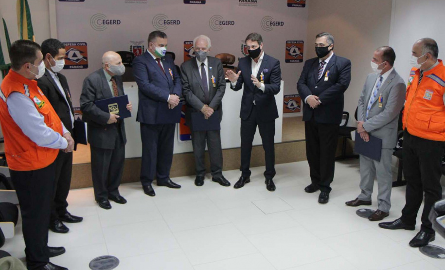 Secretário coronel Marinho recebe medalhas da Defesa Civil e da Casa Militar